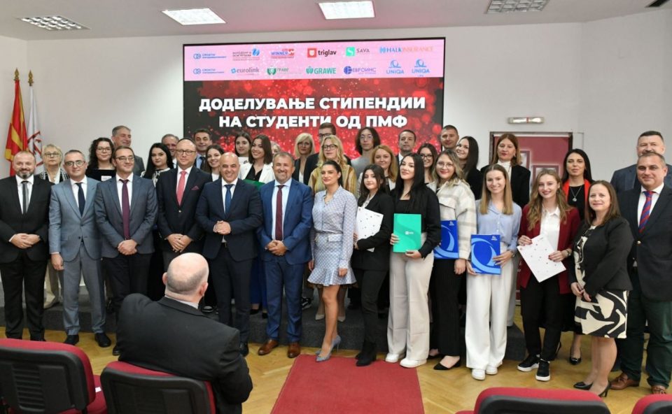 На денот на осигурувањето 14 студенти математичари од ПМФ добија стипендии од осигурителните компании