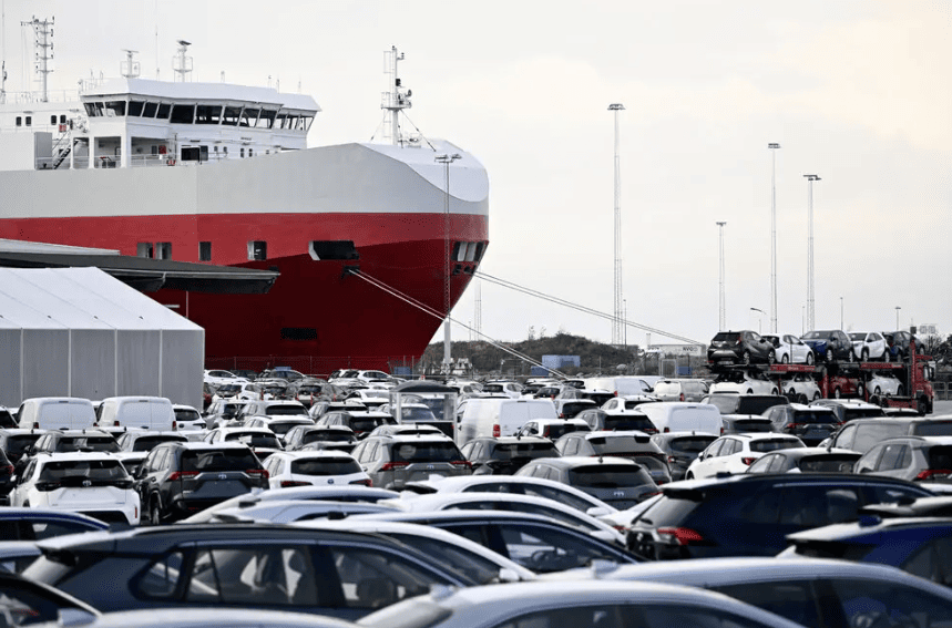 ТЕСЛА ИМА ПРОБЛЕМ ВО ШВЕДСКА, пристанишните работници одбиваат да ги растоварат автомобилите од пристигнатите бродови