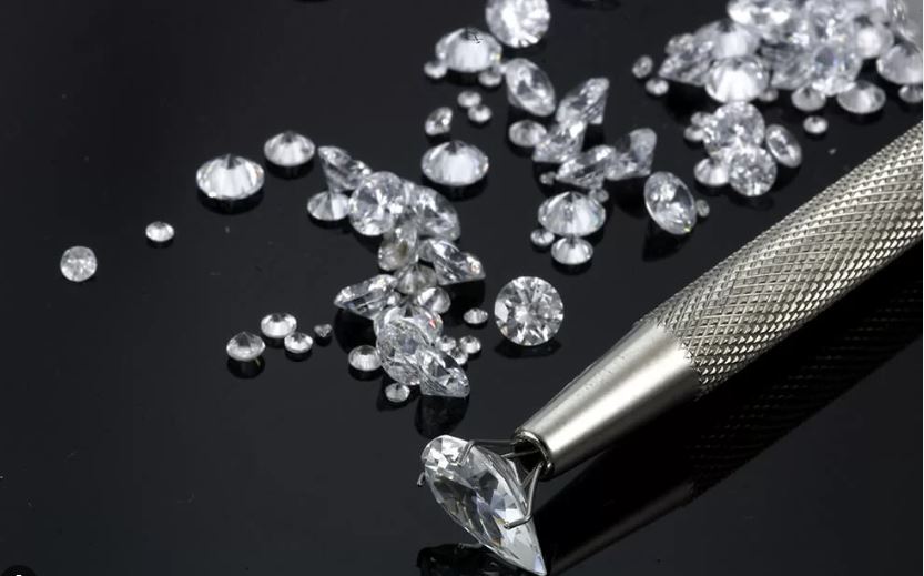 Земјите од Г7 го забрануваат увозот на руски дијаманти
