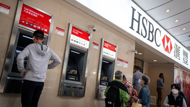 „HSBC“ објави рекордна добивка, но не успеа да ги исполни прогнозите
