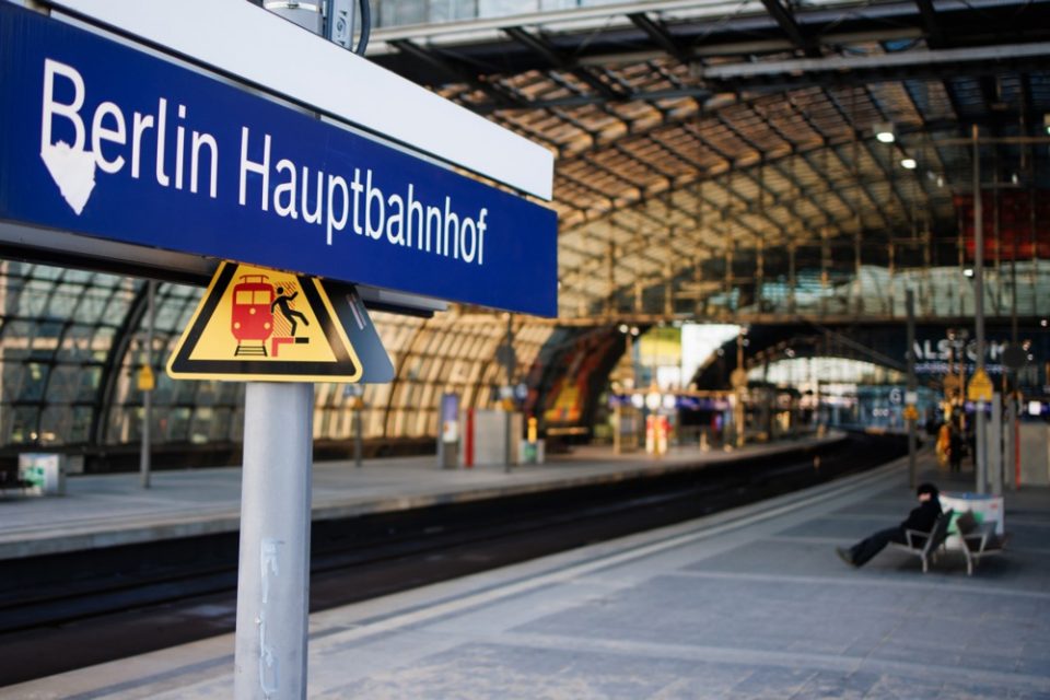 Германијa пред сообраќаен колапс: Нов бран штрајкови на железницата и на аеродромите