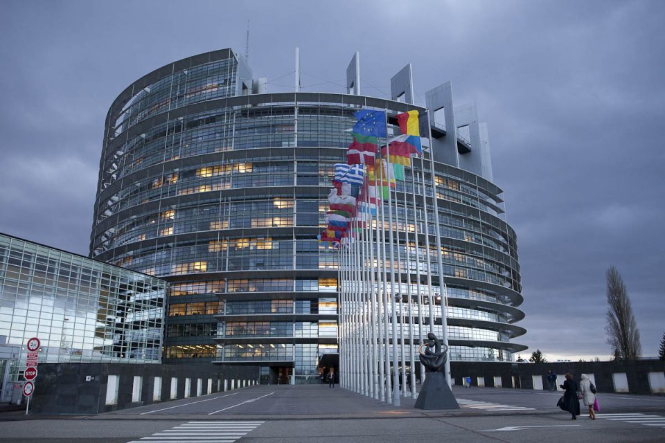 Европскиот парламент ги забрани производите создадени со принудна работа на пазарот на ЕУ