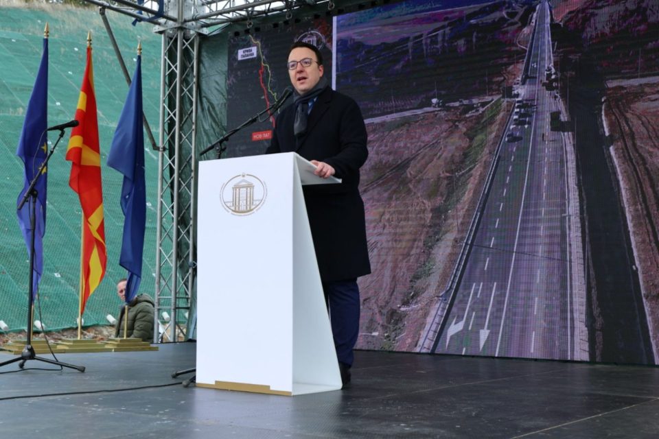 Николоски: Брзата пруга на Коридор 10 ќе биде „златната кокошка“ за Македонија