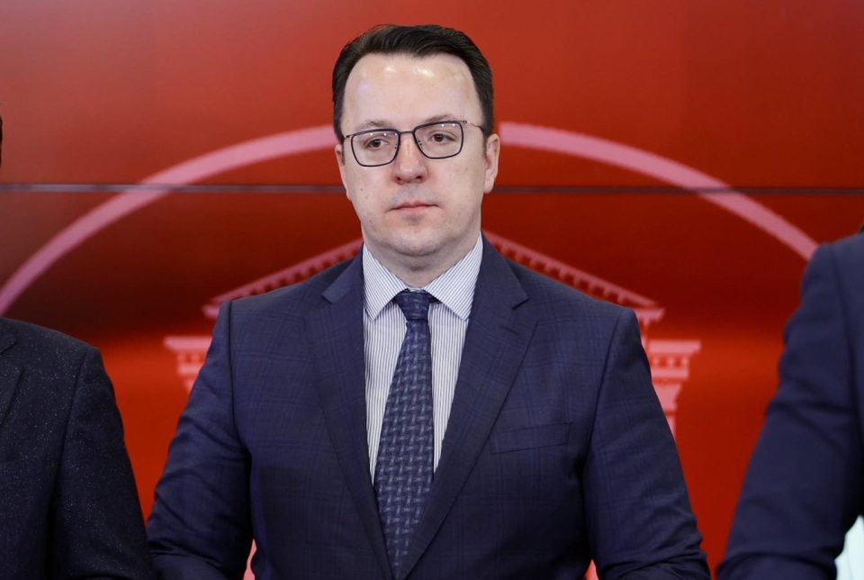 Николоски: Формирано Координативно тело за реализација на договорот со Велика Британија, МФ овластено да изнајде финансирање за брзата пруга