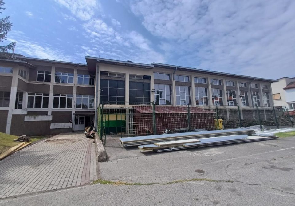 Ќе се реконструираат 15 училишни сали од сите региони на Македонија, најави премиерот Мицкоски