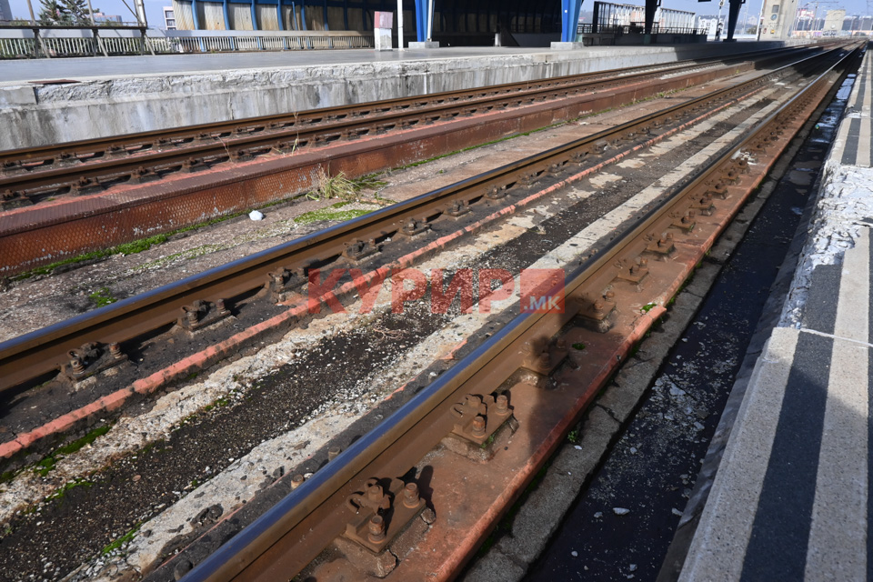 Ќе се реконструира пругата од Скопје до Кичево