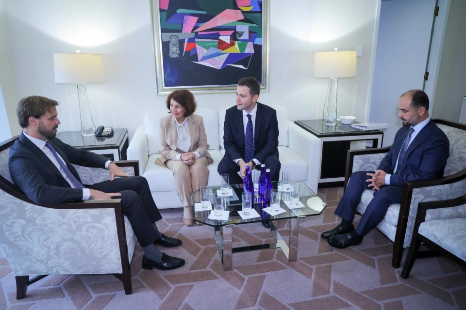 Сиљановска-Давкова оствари средба со Брендан Ханрахан, шеф на Бирото за европски и евроазиски прашања во американскиот Стејт Департмент