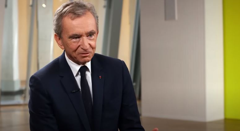 Најбогатиот Французин се крена против предложениот данок за милијардери: Не чепкајте ни во парите за да не ја урнете економијата! – По чија мерка ќе се крои францускиот буџет