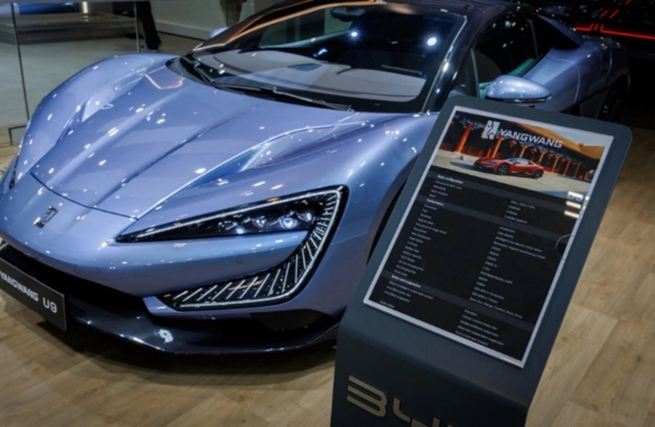 НОВ РЕКОРД – Јангванг У9 најбрз сериски автомобил (ВИДЕО)