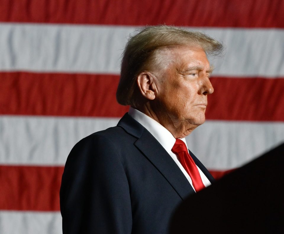 Трамп најави набавка на „многу повеќе“ невидливи бомбардери Б-2