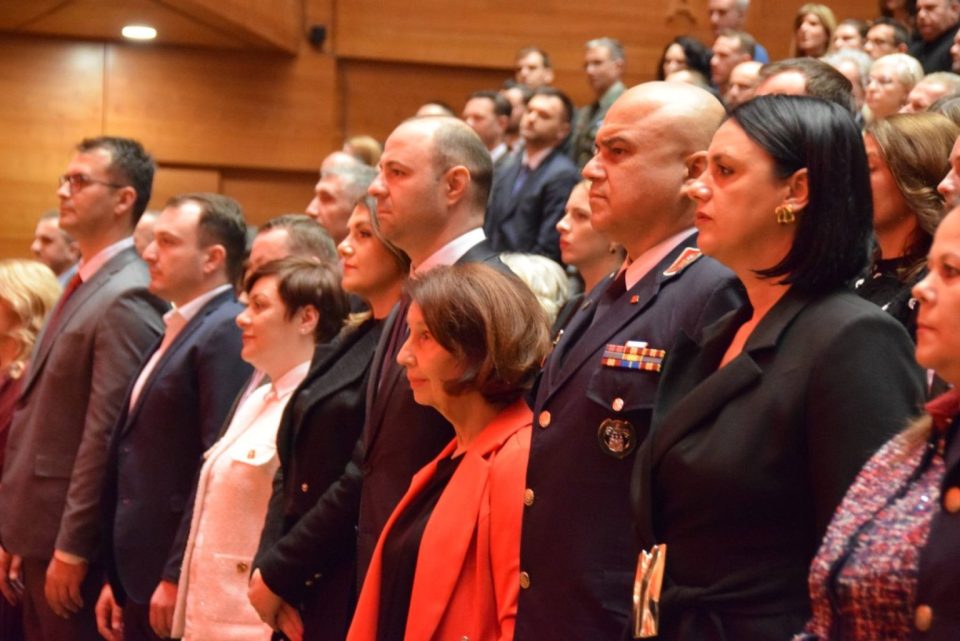 Одржан традиционален предновогодишен концерт на Воениот оркестар (ФОТО)