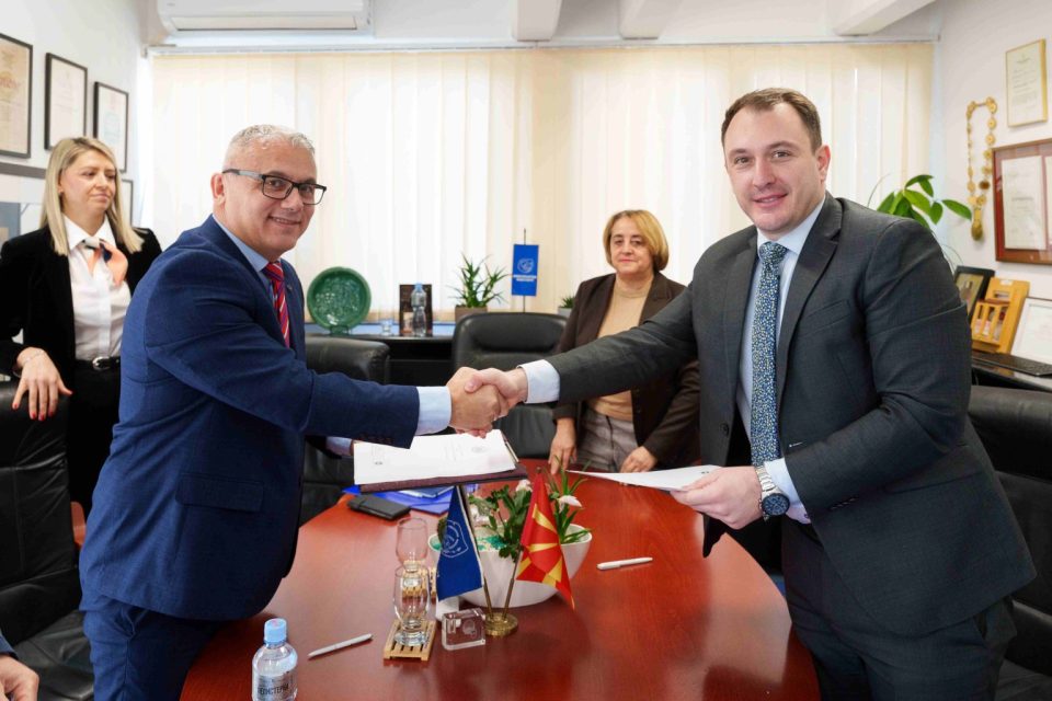 Андоновски: Со бесплатен интернет и ваучери за електронски уреди го намалуваме дигиталниот јаз меѓу студентите