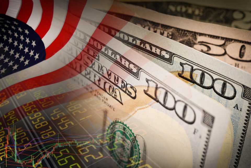 Доларот годинава потона 13 отсто во однос на еврото
