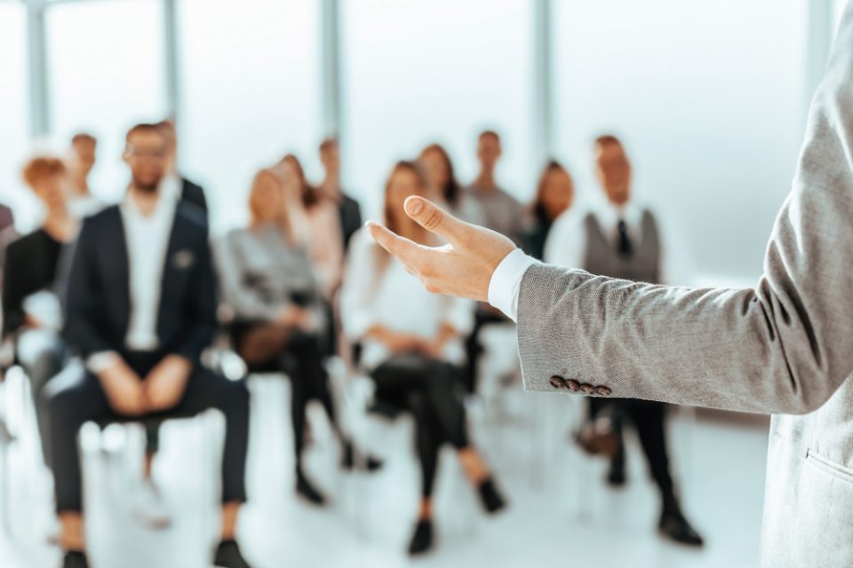 Околу 80 000 компании активни во земјава, бизнисот се повеќе работи електронски