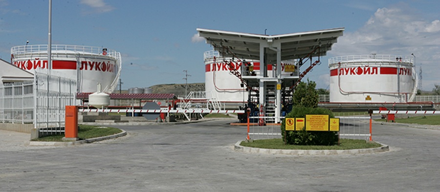 Американска КАРЛАЈЛ го купува имотот на ЛУКОИЛ во странство