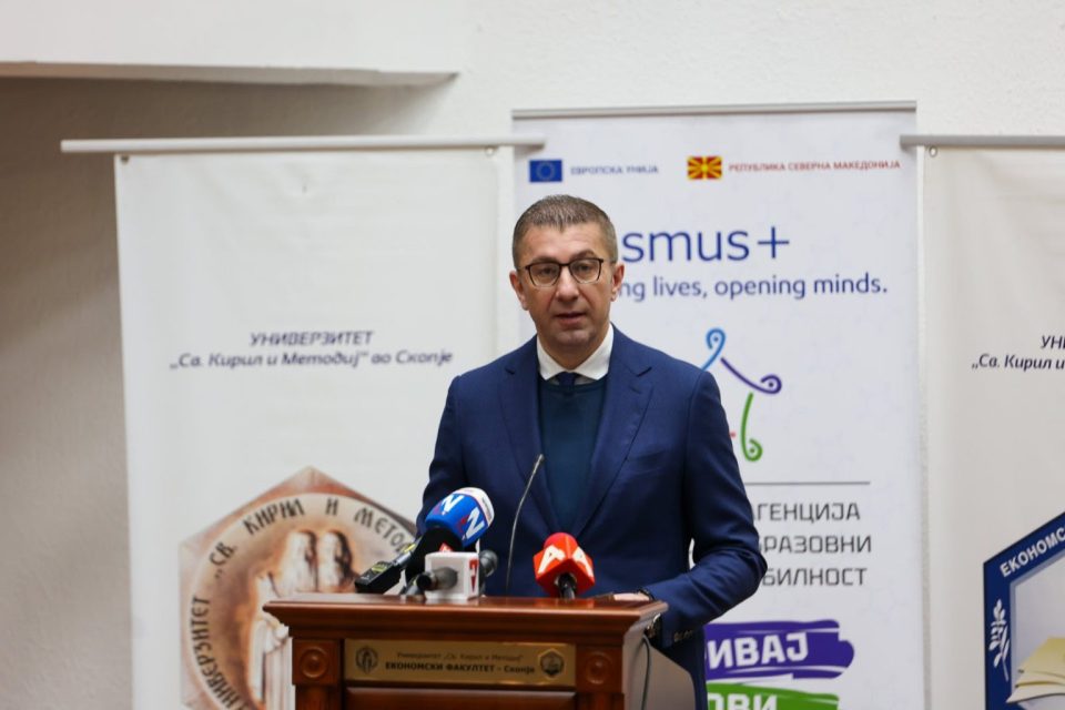 Мицкоски: Обезбедени средства за набавка на новите 150 електрични автобуси, Град Скопје ќе добие 100