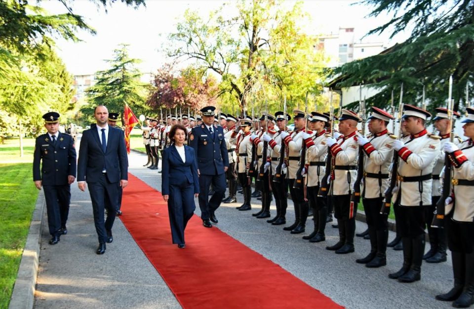 Сиљановска‑Давкова на реферирање за борбена готовност на Армијата