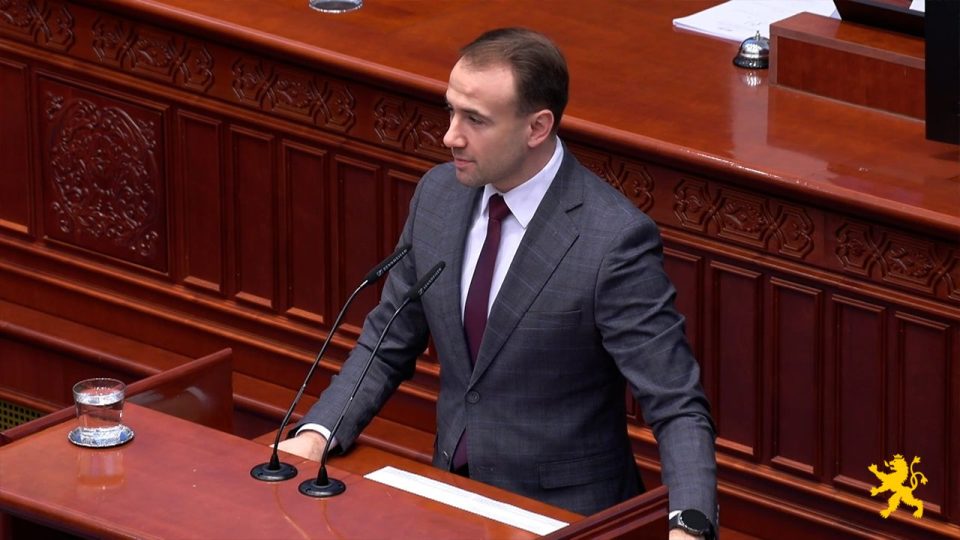 Стојаноски: Законското решение за намалување на коефициентите на избраните и именуваните функционери е согласно Устав, платите се намалуваат за над 10.000 денари