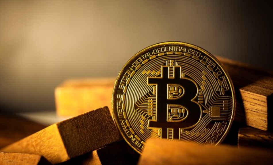 Биткоинот повторно е во фокусот на инвеститорите откако неговата цена се искачи на околу 65.000 долари