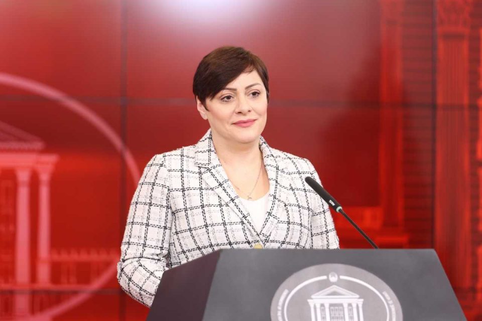 Димитриеска-Кочоска: Работниците и работодавачите треба да го водат дијалогот и да се договорат за минималната плата