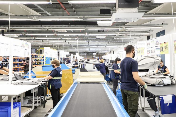 Стандардот на работниците приоритет, за две години зголемени плати на полициски службеници, социјални работници, на вработените во образование, здравство, јавен сектор