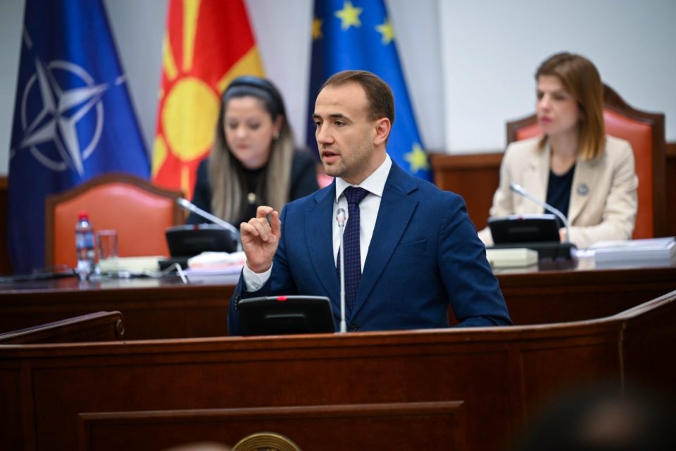 Стојаноски: Предлагаме намалување на платите на функционерите за до 13.000 денари