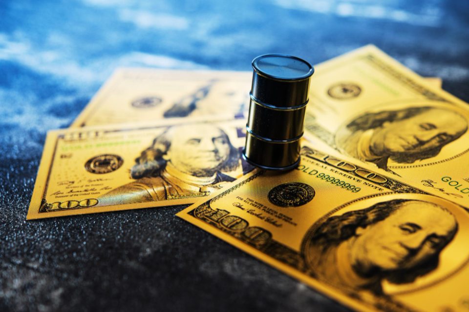 Енергетски шок: Цената на нафтата вртоглаво расте