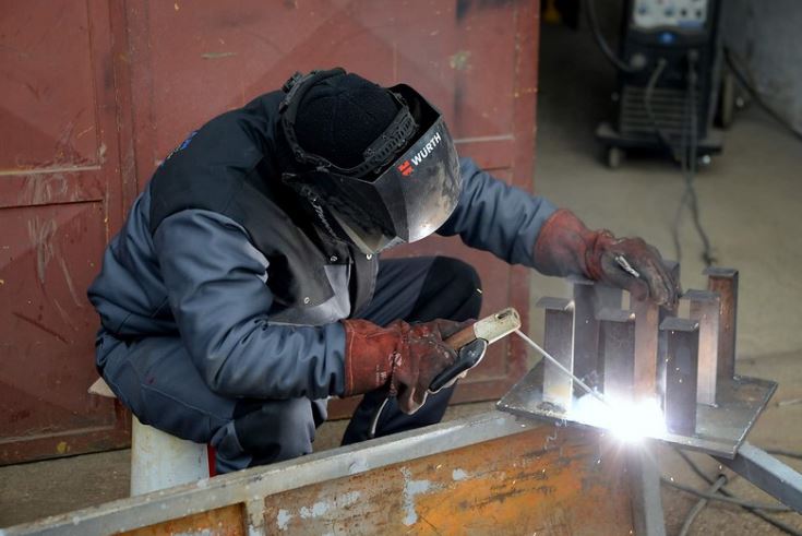 Намален прометот во индустријата во јануари