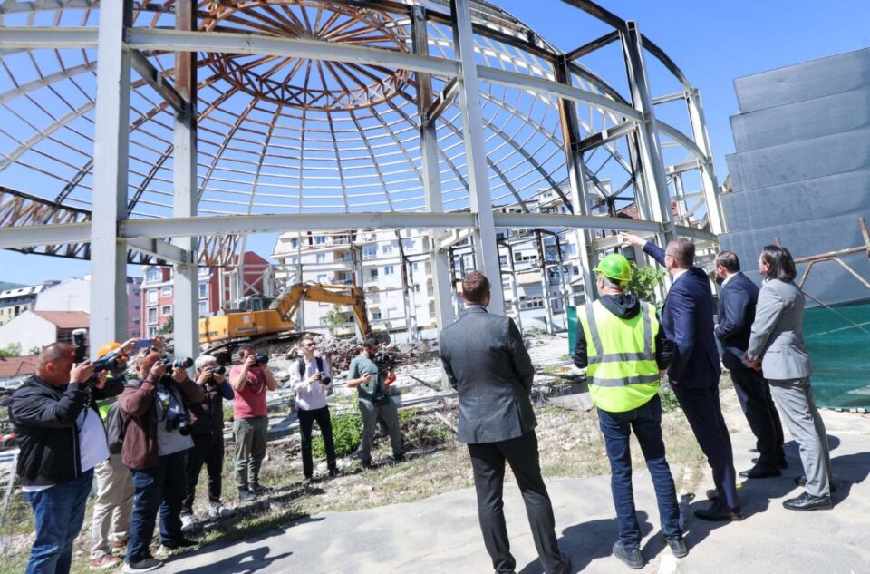 Мицкоски: Интензивно се работи на реконструкција на Универзалната сала, очекувам да заврши во предвидениот рок