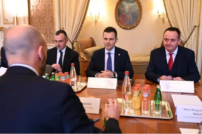 Средба Муцунски-Адад во Париз: Неопходно забрзување на процесот на евроинтеграција и тој треба да е заснован на мерит-систем