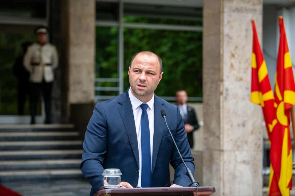 Министерот Мисајловски на отворањето на одбранбениот саем во Братислава