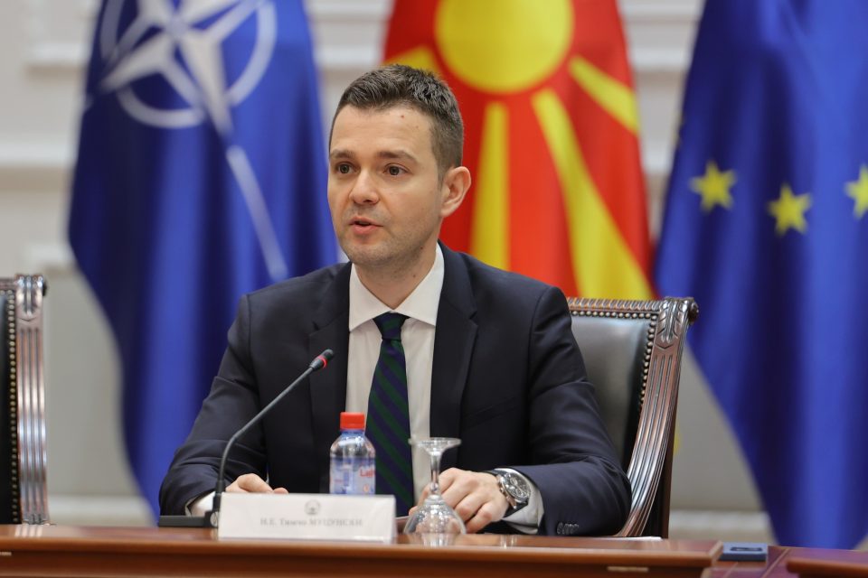 Муцунски ќе учествува на бизнис форум во Истанбул