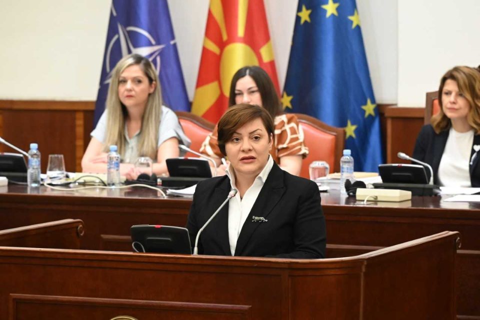 Димитриеска-Кочоска: Со ребалансот на Буџетот обезбедуваме повеќе пари за проекти, капитални инвестиции и забрзување на инвестицискиот циклус