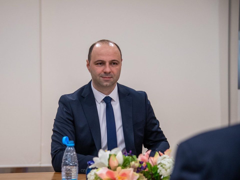 Мисајловски: Со закон ќе се овозможи македонски компании да работат во делови на воената индустрија за потребите на Армијата